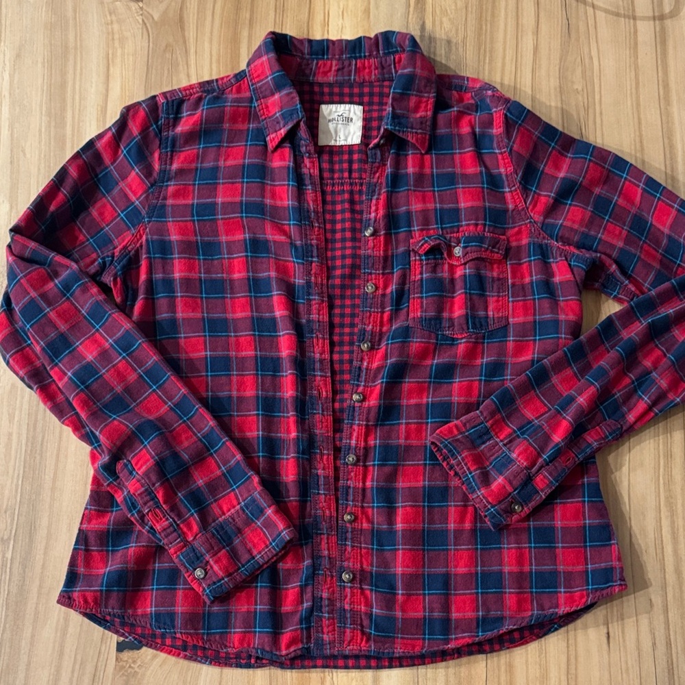 Hollister Red and Blue Checkered Women’s Button Up size L